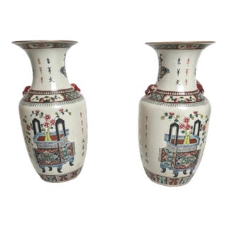 Chinese Mid-Qing Dynasty Famille Rose Vase Pair For Sale