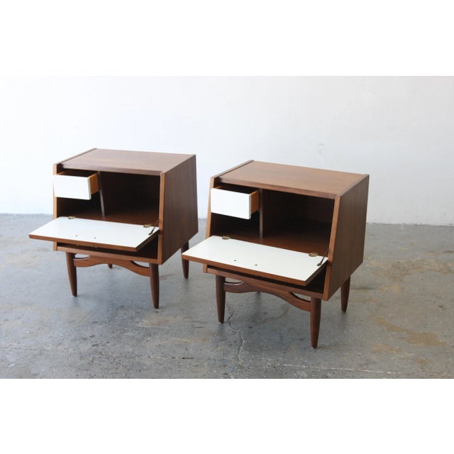 American of Martinsville Pair of Merton Gershun for American of Martinsville Mid Century Nightstands For Sale - Image 4 of 11