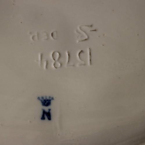 Galante Figurine in White Capodimonte Porcelain For Sale - Image 14 of 15