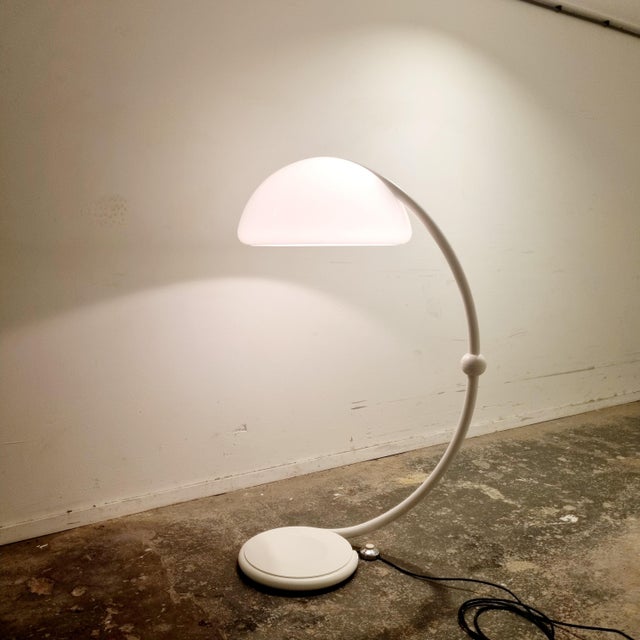 White White Serpente Floor Lamp by Elio Martinelli for Martinelli Luce For Sale - Image 8 of 18