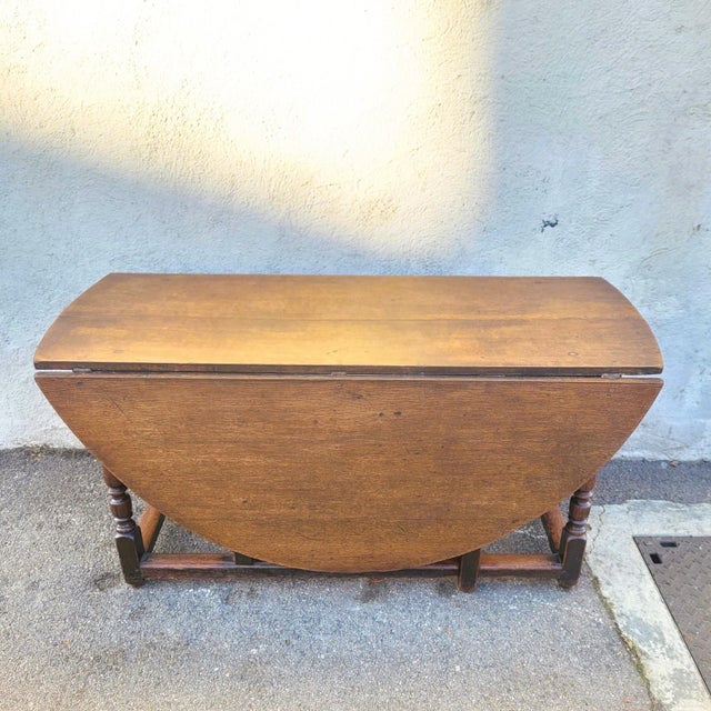 Gateleg table, oak. English work, 17th century. Table with two drop leaves that open to form a large oval table; with the...