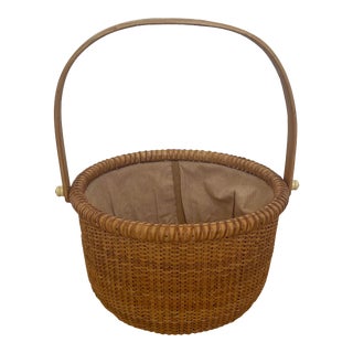 1990s Vintage Woven Nantucket Style Basket With Handle For Sale