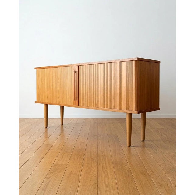 Danish oak sideboard from the 1950s, 160 cm. Two slatted sliding doors—the typical tambour door closure of 1950s Danish...