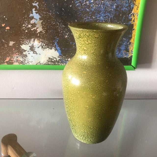 CORRECTION TO SHIPPING TIME, THIS IS SELLER SHIPPING, ARRIVAL TIME IS 4-10 DAYS FROM PURCHASE DATE. This vintage 90’s vase...