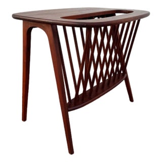 Attributed Arthur Umanoff Magazine Table – Mid Century Modern Walnut Side Table With Magazine Rack – Sculptural MCM Accent Table For Sale