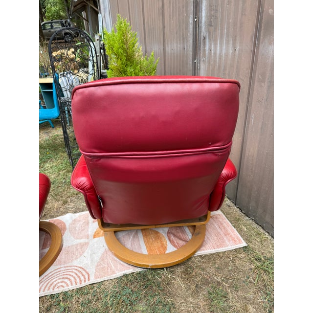 Mid-Century Modern 1980s Chairworks Reclining Lounge Chair and Ottoman For Sale - Image 3 of 11