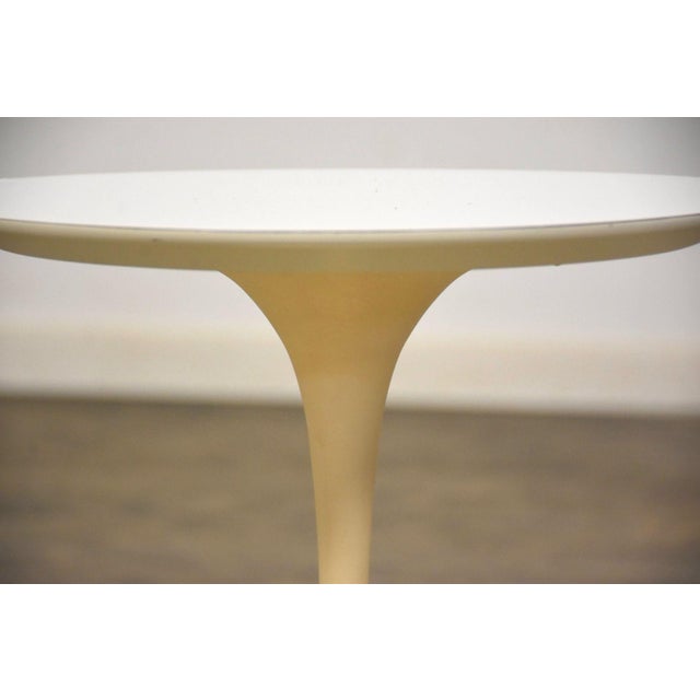 Mid-Century Modern 1960s Eero Saarinen White Tulip Table for Knoll For Sale - Image 3 of 6