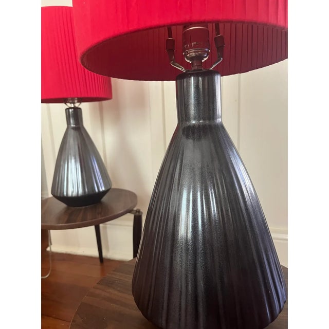 1980s Pair of 1980s Postmodern Ceramic Lamps With Custom Red Pleated Shades For Sale - Image 5 of 9