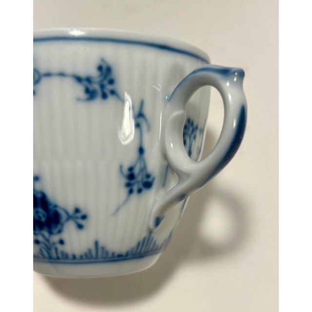 White Vintage Royal Copenhagen 081/082 Hand Painted Teacups & Saucers - Set of 4 For Sale - Image 8 of 9