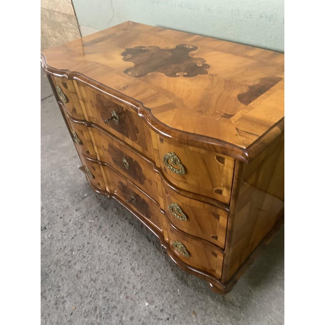 Baroque Inlaid Light Walnut Chest of Drawers, 1760s For Sale - Image 8 of 18