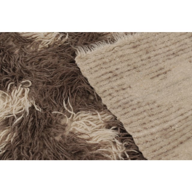 Ivory Vintage Turkish Tulu Shag Rug Runner in Mocha and Ivory - Rug & Kilim (Pair) For Sale - Image 8 of 8