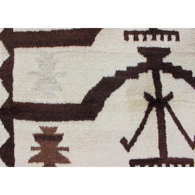 Mid 20th Century Turkish Tulu Rug With Mid-Century Modern Design in Brown, Off-White and Blue For Sale - Image 9 of 13