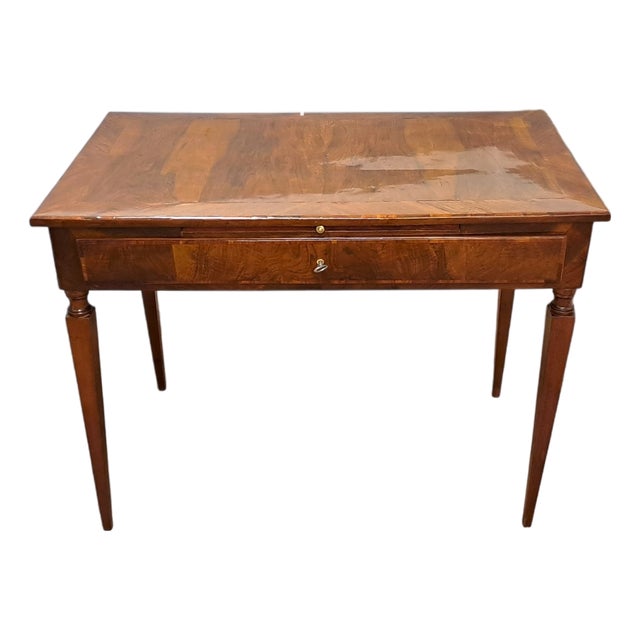 Small Antique Desk in Walnut, 1700s For Sale