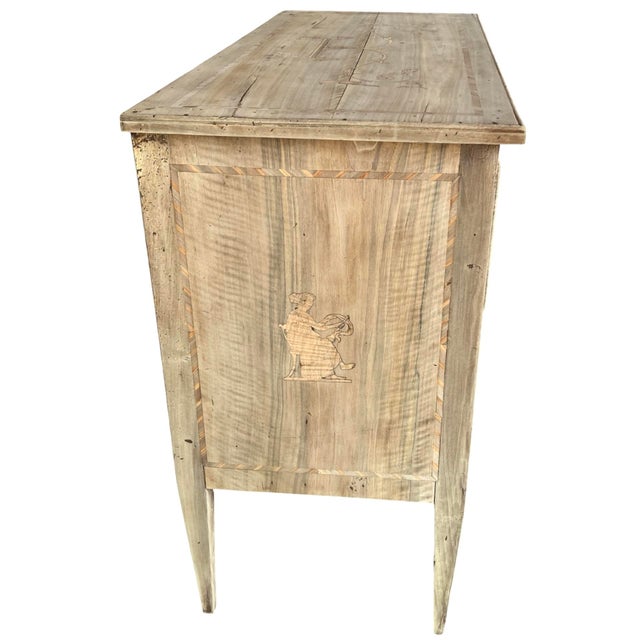 Italian Neoclassical Bleached Walnut Commode with Inlay, 19th Century For Sale - Image 13 of 15