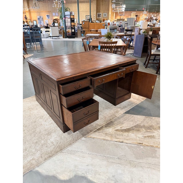 Antique English Georgian Mahogany Partners Desk With Tan Leather Inlaid Top and Brass Hardware For Sale In New York - Image 6 of 9