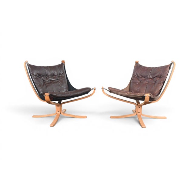 Origin: Norway Designer: Sigurd Ressell Manufacturer: Vatne Møbler Era: 1960s Materials: Leather, Bent Beech Measurements:...