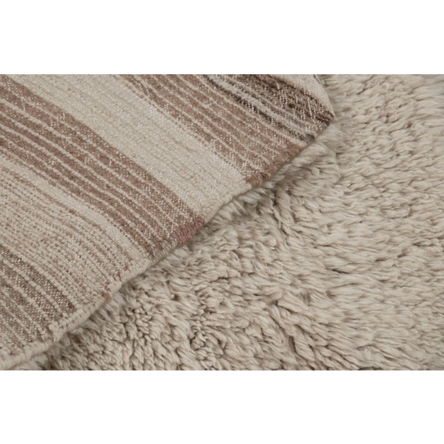 Beige Vintage Tulu Shag Rug in Cream and Beige-Brown Medallion - Rug & Kilim For Sale - Image 8 of 8