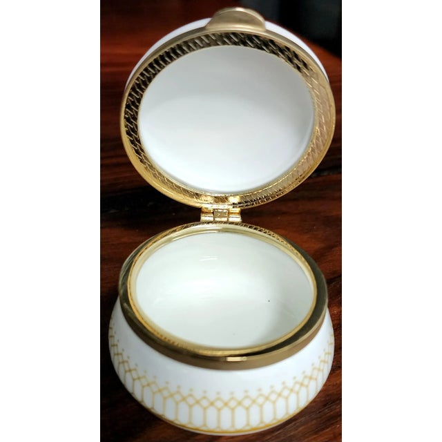 Ayshford Christmas Fine Bone China Round Box Christmas Caroling Holiday Scene Made in Staffordshire, England, Hand-Painted...