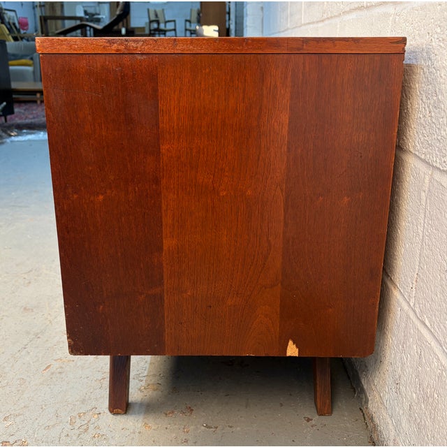Young Manufacturing Mid 20th Century Walnut and Burl Credenza by Young Manufacturing For Sale - Image 4 of 15