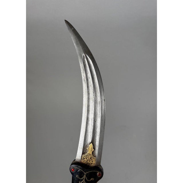 Gemstone Kard jade dagger with a bird's head, India, Mughal Dynasty (1526-1857) For Sale - Image 7 of 8