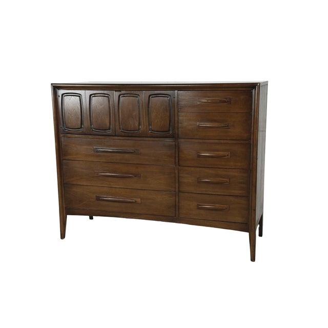 Broyhill Emphasis Mid-Century Modern Eight-Drawer Gentleman’s Chest For Sale - Image 12 of 16