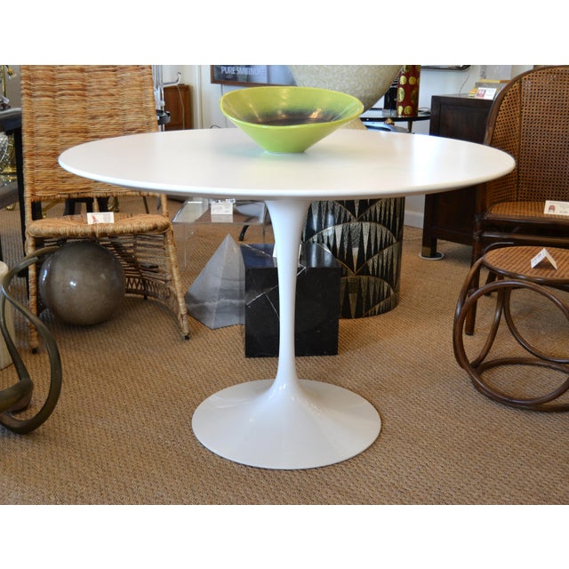 Original Eero Saarinen Round Antique White Laminated Tulip ...