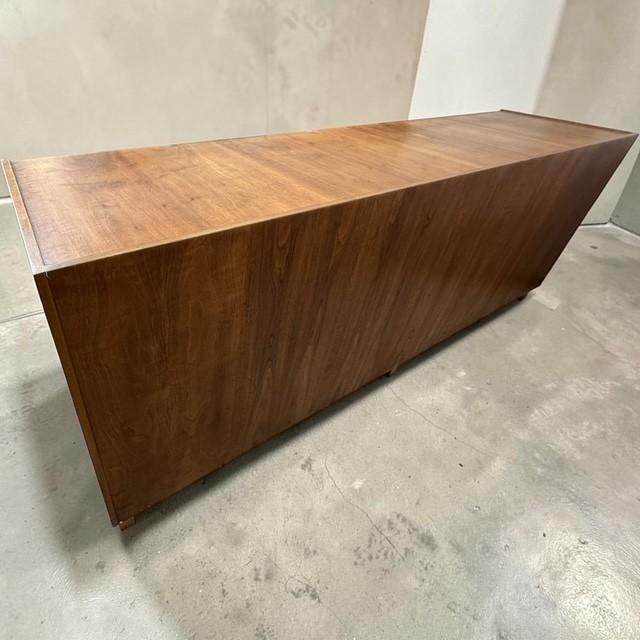 Baker Furniture Company Vintage Baker Furniture Mid-Century Modern Walnut Credenza / Media Console For Sale - Image 4 of 13