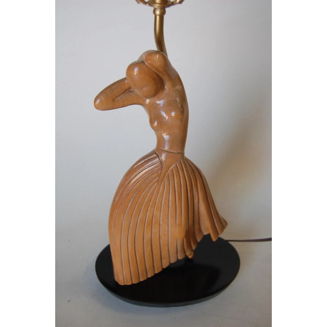 Mid-Century Modern Female Figural Dancer Carved Oak Table Lamp in the Style of Jascha Heifetz For Sale - Image 3 of 10