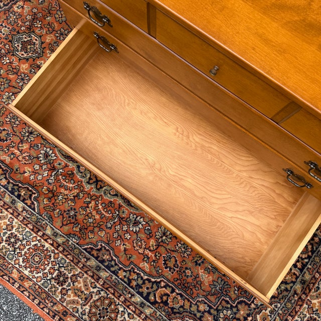 Vintage Ethan Allen Heirloom Nutmeg Maple 3 Drawer Low Dresser or Bachelor's Chest (10-4551) For Sale - Image 9 of 14