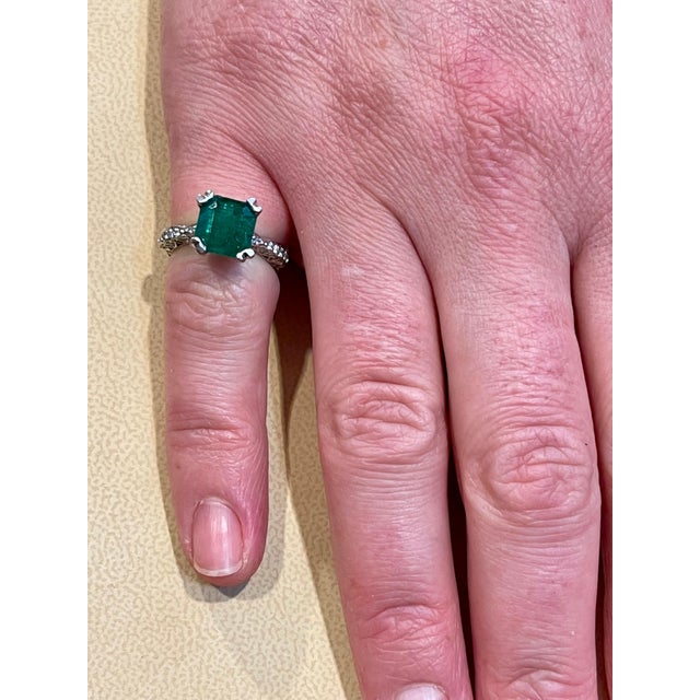 Emerald 2 Carat Natural Square Emerald & 0.65 Ct Diamond Ring in Platinum For Sale - Image 8 of 18