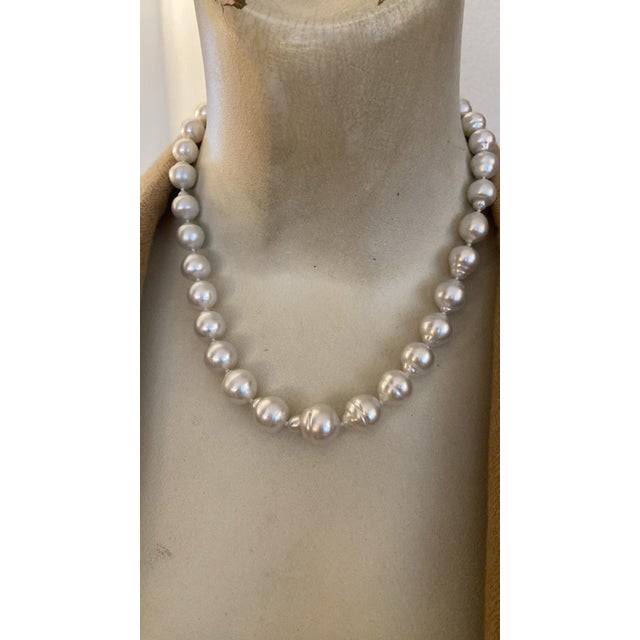 Vintage South Sea Baroque 18k Diamond Clasp Necklace For Sale In Denver - Image 6 of 15