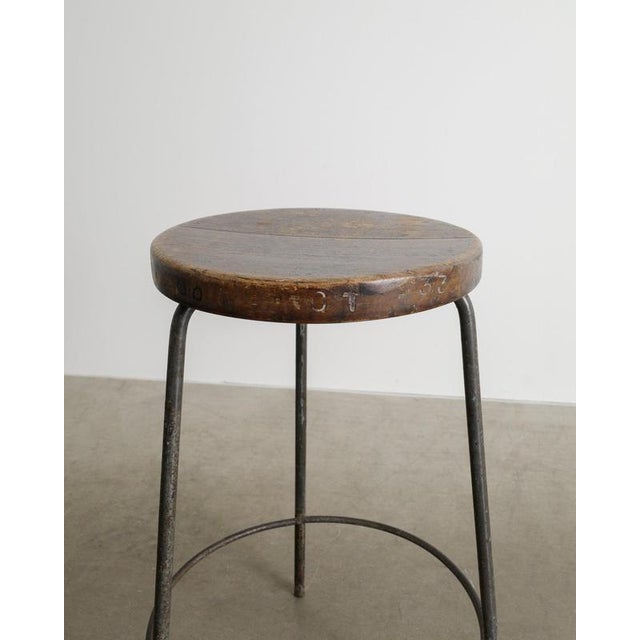 French Mid-Century Wooden & Iron High Tripod Bar Stool by Pierre Jeanneret, 1950s For Sale - Image 3 of 7