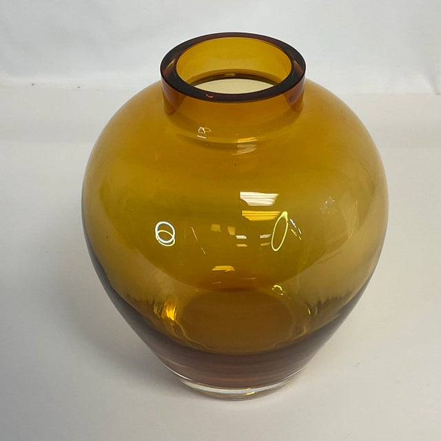 1980s Vintage Post Modern Contemporary Handblown Amber Glass Vase For Sale - Image 4 of 9
