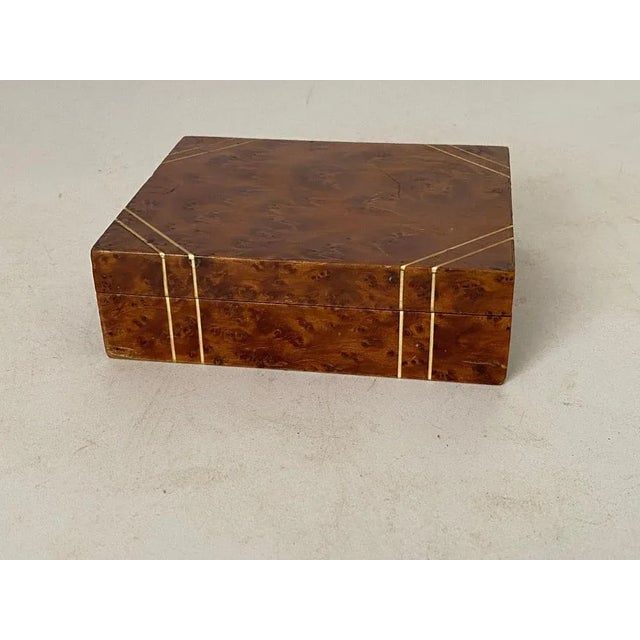 Box in Burled Wood and Brass Brown Color, France, 19th Century For Sale - Image 6 of 7