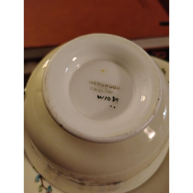 Wedgwood 1920s Wedgewood Queens Ware Ventnor Soup Cups and Saucers Fruit and Vine's Theme - 8pcs For Sale - Image 4 of 7