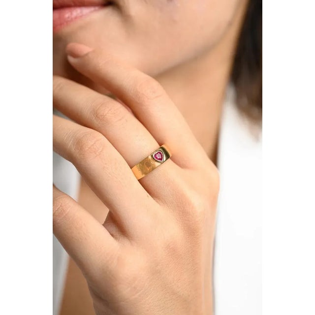 18k Solid Gold Natural Heart Cut Ruby Signet Ring Size 7 Gift for Her For Sale In New York - Image 6 of 14