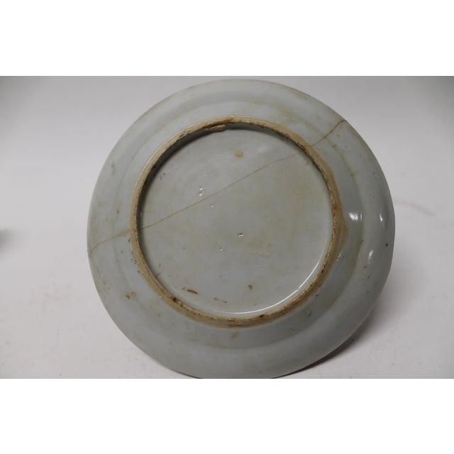 19th-Century Chinese Export Porcelain Plates in the Popular "Thousand Butterfly" For Sale - Image 4 of 9