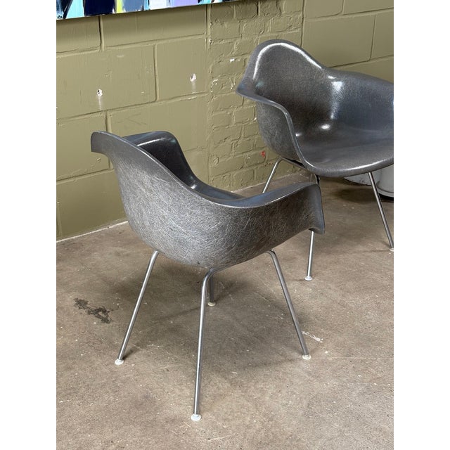 Mid-Century Modern Fiberglass Armchairs Zenith C.G. Elephant Hide Grey by Charles and Ray Eames for Herman Miller, 1950s, Set of 2 For Sale - Image 3 of 18