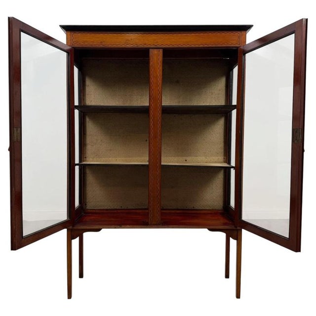 Early 20th Century Antique English Inlaid Mahogany Display Cabinet For Sale - Image 3 of 12