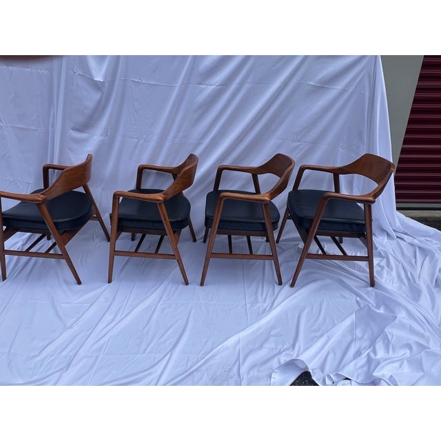 Gunlocke Mid 20th Century Vintage Mid Century W. H. Gunlocke Chair Co. Walnut Set of 4 Dining Chairs For Sale - Image 4 of 17