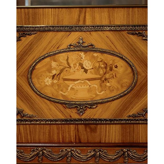 19th Century French Curved Front China Cabinet For Sale - Image 14 of 15