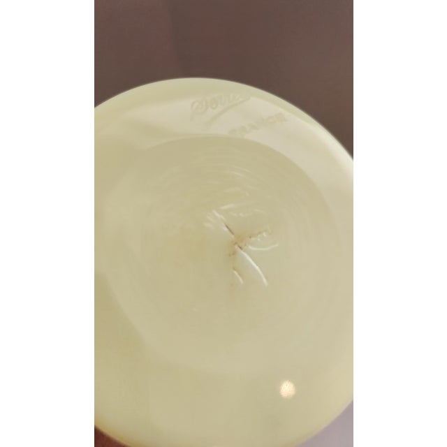 This is a beautifully shaped vase for small flowers. It's as good as new!