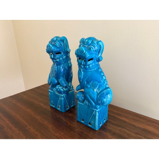 1960s Japanese Turquoise Glazed Porcelain Foo Dog Guardian Lions, Pair For Sale - Image 4 of 12