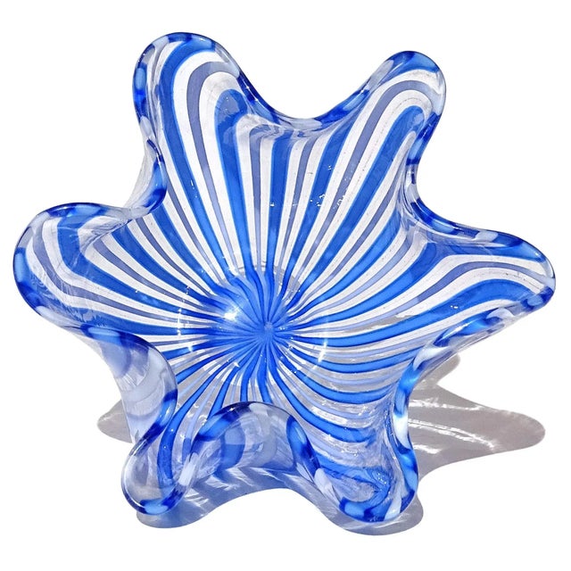 Mid 20th Century Vintage Murano Venini Bianconi Blue White Filigrana Ribbons Italian Art Glass Decorative Fazzoletto Vase For Sale - Image 5 of 6