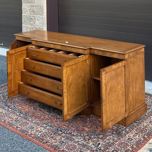 Traditional Vintage Old Colony Furniture Regency Maple & Burl Wood 4 Door Locking Buffet or Sideboard For Sale - Image 3 of 17