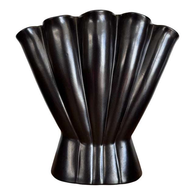 Vintage Red Wing Pottery #416 Matte Black Fan Vase – Art Deco Sculptural Form – Usa For Sale