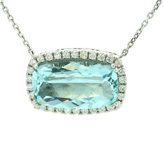 18k White Gold 20 Carat Aquamarine and 2 Carat Diamond Necklace For Sale - Image 4 of 11