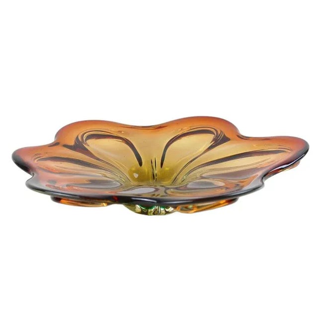Very decorative, large Murano glass centerpiece/ bowl/ plate out the renowed workshops of Sommerso Murano in Italy....