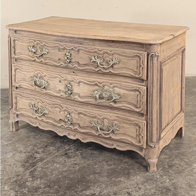 18th Century French Louis XV Period Stripped Oak Commode For Sale - Image 4 of 18