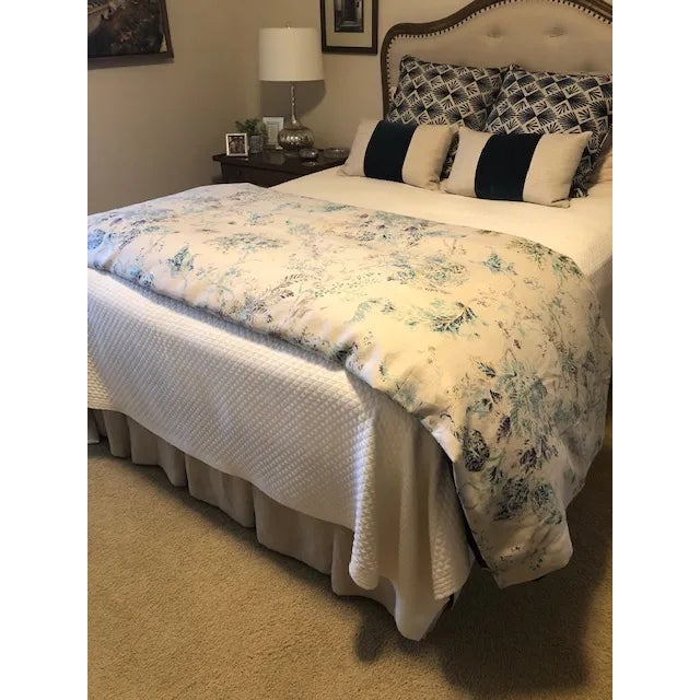 Beautiful linen "Bergman Lagoon" queen duvet and 5 pillow shams. Duvet 92 x 96. Floral linen duvet reverses to cotton...